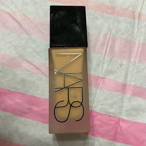 NARS All day luminous weightless foundation